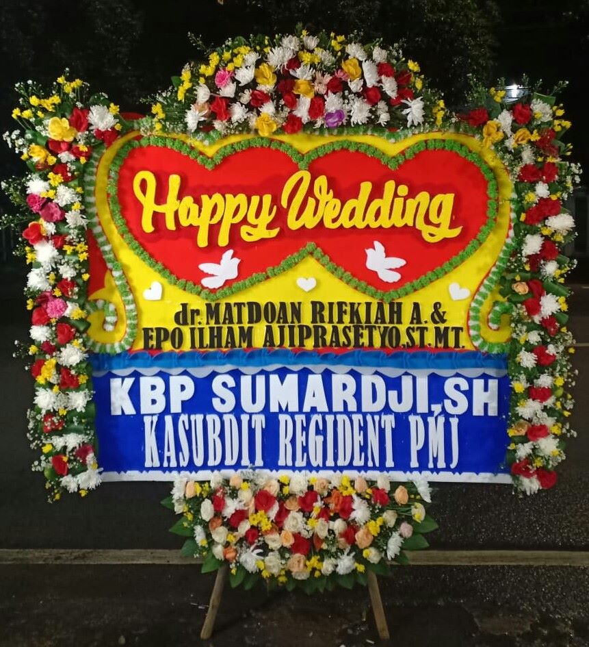 Karangan bunga papan happy wedding